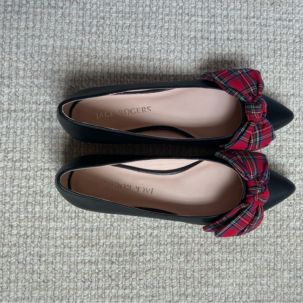 Women’s leather and plaid flat, in amazing condition. Never worn
